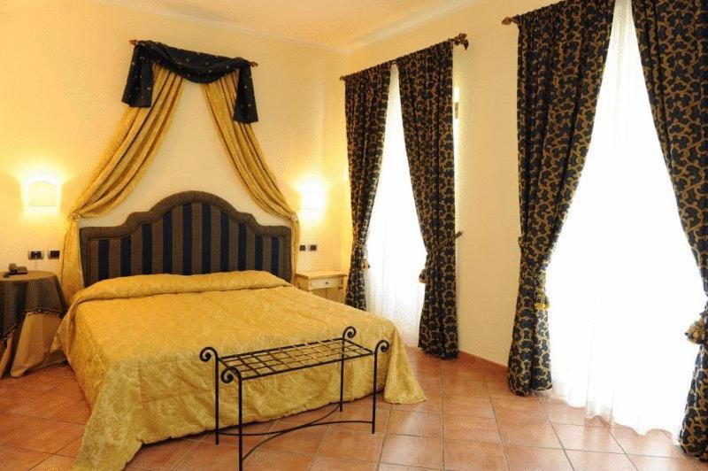 Hotel Urbano V Montefiascone Exterior photo