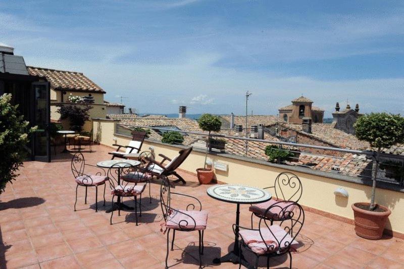 Hotel Urbano V Montefiascone Exterior photo