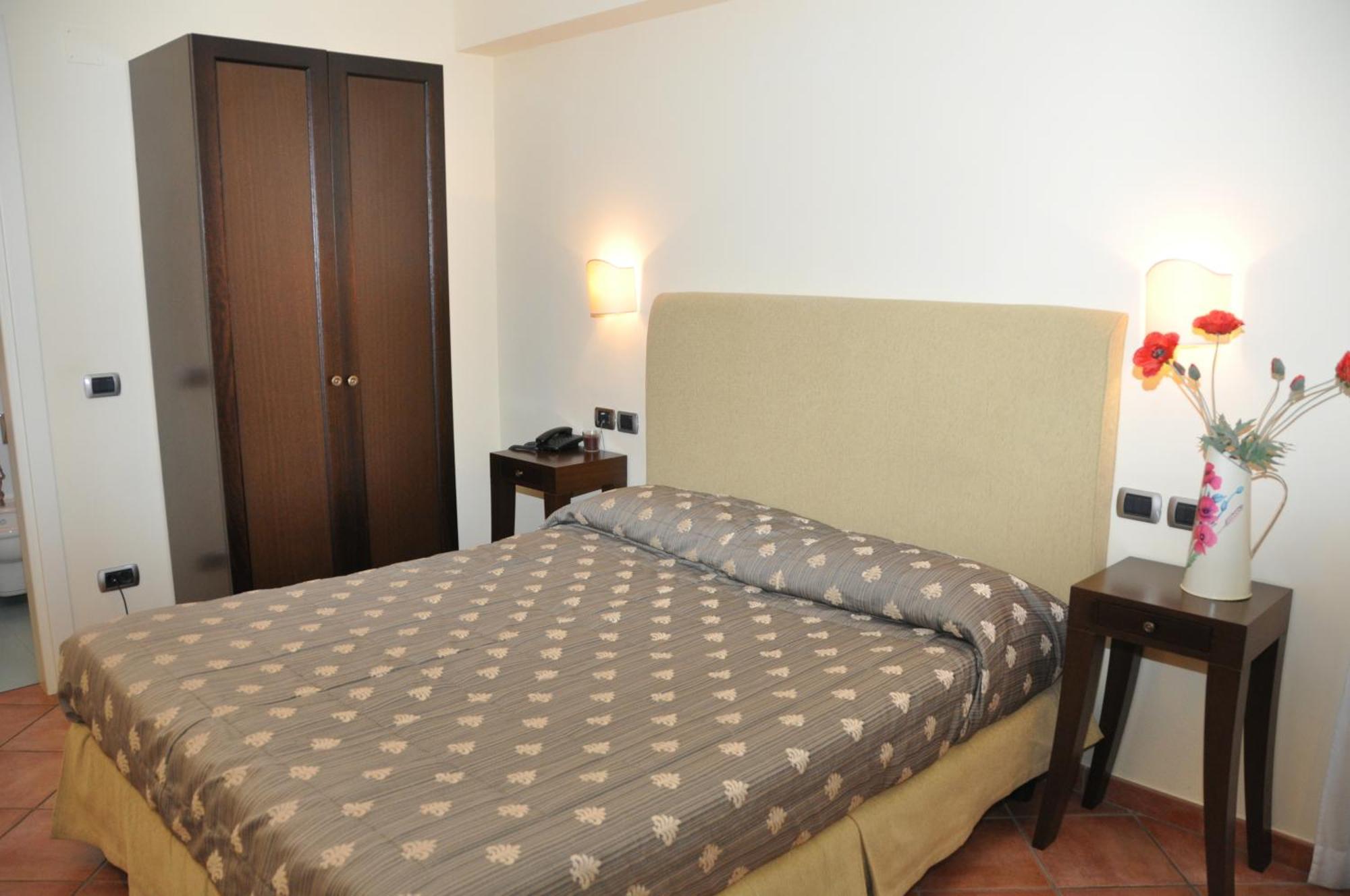 Hotel Urbano V Montefiascone Exterior photo